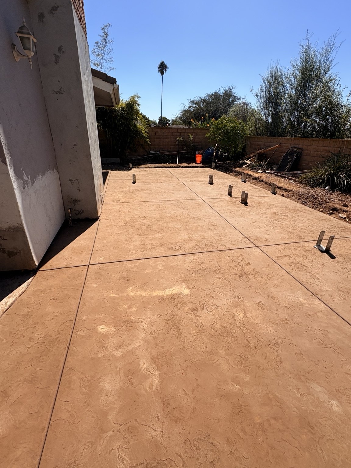 Tan textured concrete patio — Pete and Sons Concrete Inc.