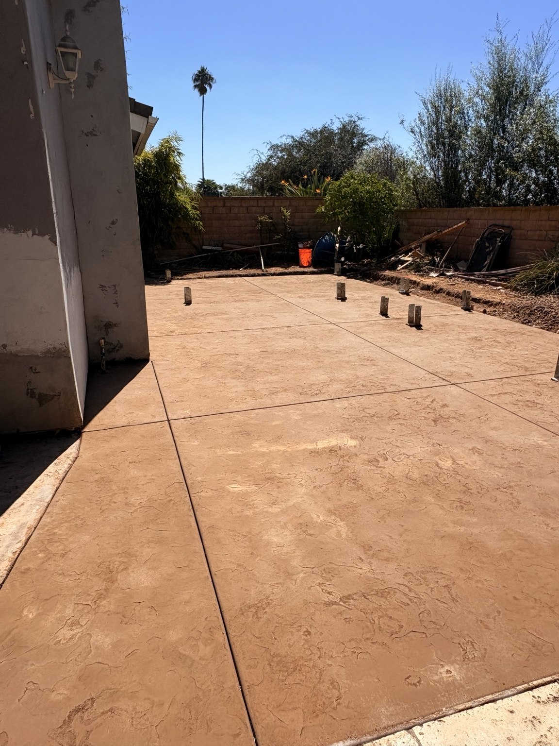 Tan textured concrete patio — Pete and Sons Concrete Inc.